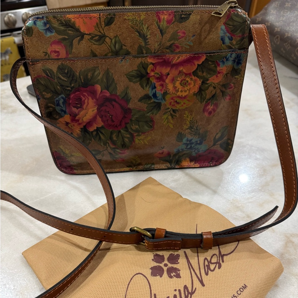 Patricia Nash Crossbody from the vintage Victorian Garden collection.